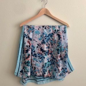 Long scarf with oil-paint like floral print.